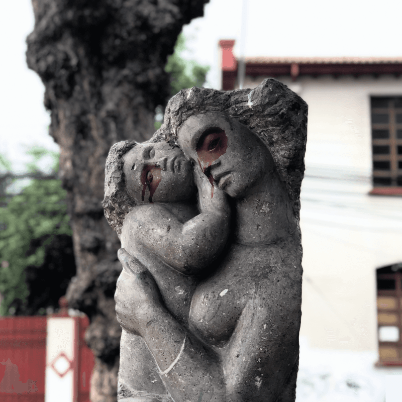 General view of the Maternity sculpture by Berta Herrera