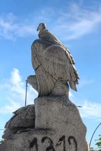 Imagen escultura Los Cóndores